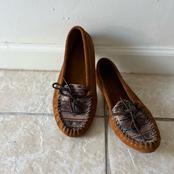 Minnetonka Moccasin size 8.5 brown color suede - Picture 2 of 9